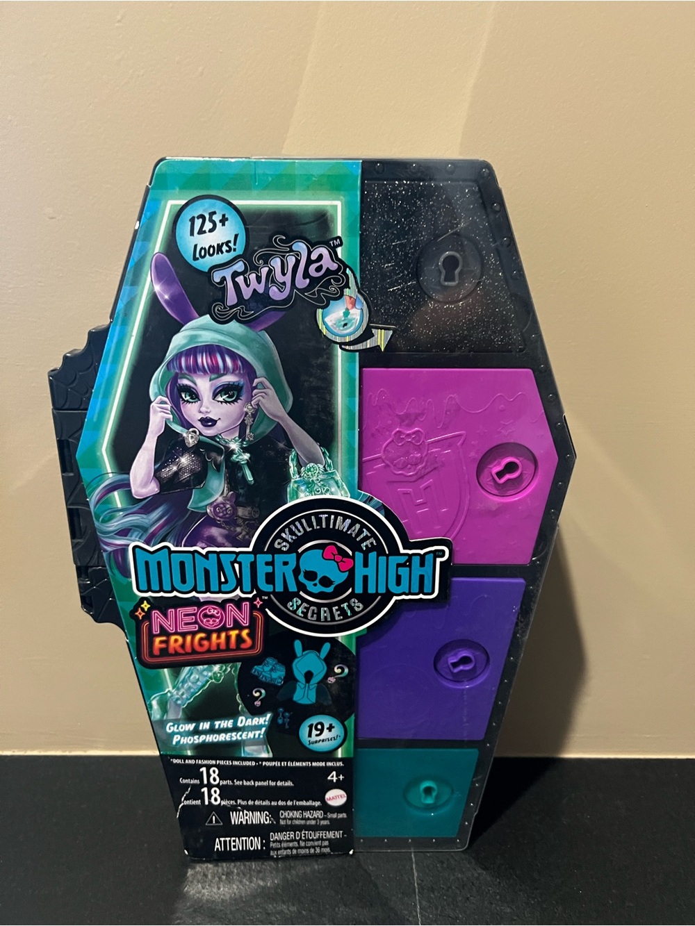 Monster High Neon Frights Twyla Doll Pack - Purple $60 NIB collectible